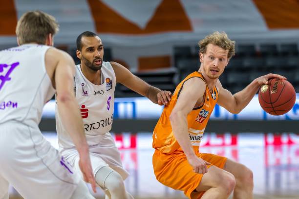 一个稳定且 一个稳定且