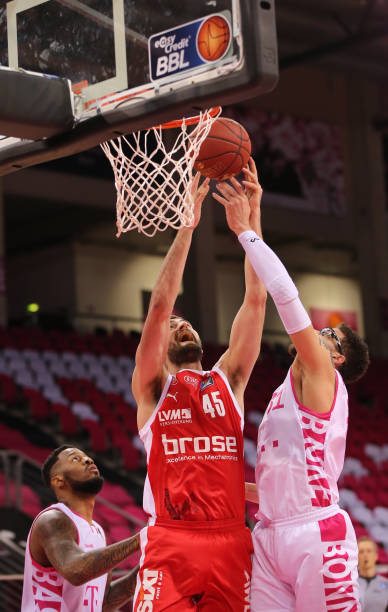 球赛场上挤 球赛场上挤